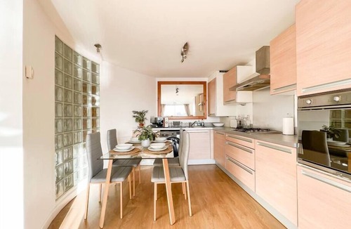 City Centre Glasgow Apartment | Stunning River View City Centre Apartment
