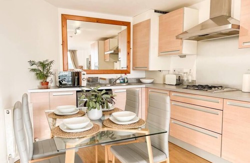 City Centre Glasgow Apartment | Stunning River View City Centre Apartment