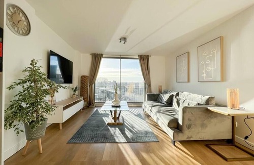 City Centre Glasgow Apartment | Stunning River View City Centre Apartment