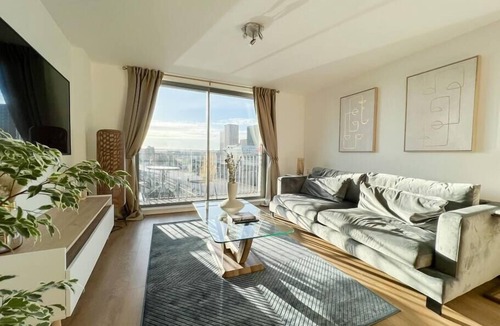 City Centre Glasgow Apartment | Stunning River View City Centre Apartment