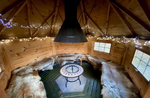 Taynuilt Cabin | Stunning Romantic Lakeside Private Cabin - Hot Tub & Cosy Fireplace