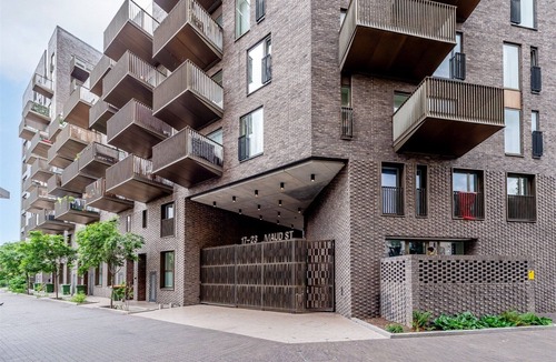 Canning Town Apartment | Stunning Spacious Apartment near Central London