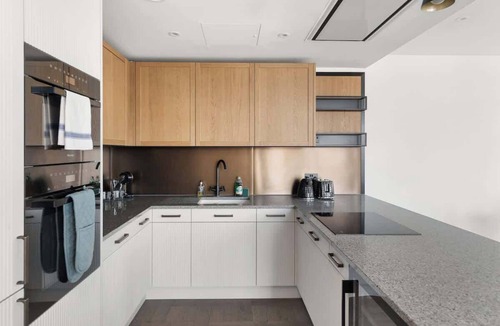 Wapping Apartment | Stunning Views Modern London Apartment with ac