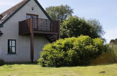 Conon Bridge Apartment | Stunning views of Ben Wyvis, not far from Dingwall & Inverness.