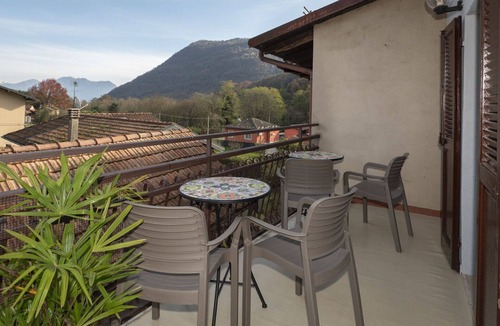 Comero House | Stunning villa for 4 guests with WIFI, TV, balcony and pets allowed