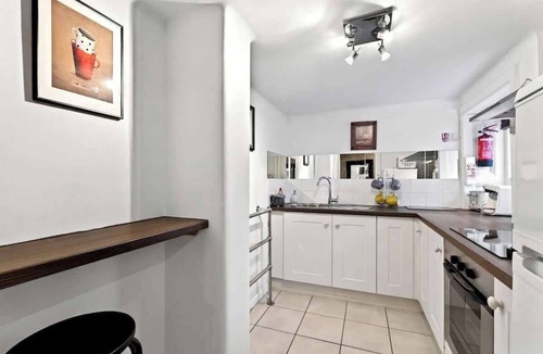 Paisley Apartment | Stylish 1-Bed in a Historic Baronial Mansion
