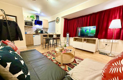 Ponders End Apartment | Stylish 1 BF-Free Parking-London-Tottenham Hotspur Stadium