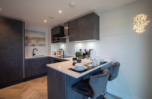 Barnet Apartment | Stylish 1BR Flat | 2-Min Walk to Tube | Sleeps 4 | Perfect London Stay