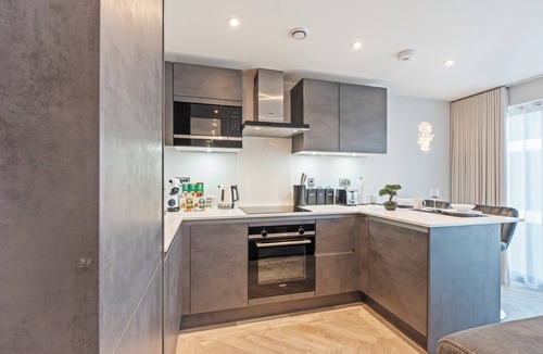Barnet Apartment | Stylish 1BR Flat | 2-Min Walk to Tube | Sleeps 4 | Perfect London Stay