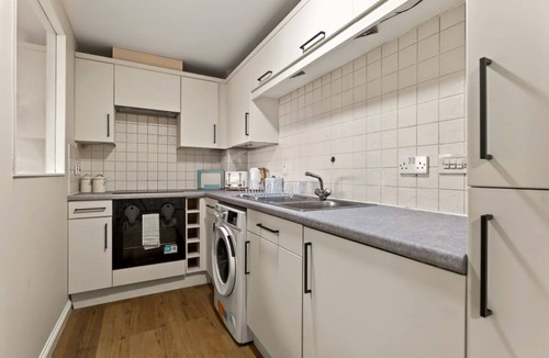 Tradeston Apartment | Stylish 2 Bed - 2 Bathrooms - Free Parking
