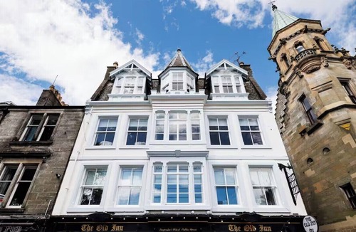 Dunfermline Apartment | Stylish 2-Bed Apartment in the Heritage Quarter