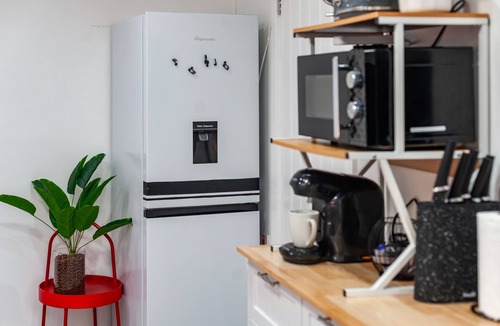 Haringey Apartment | Stylish 2-Bed Flat for 6 | 2 Min to Tube