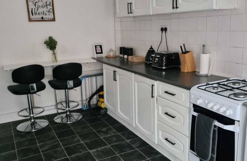 Hunton Bridge Apartment | Stylish 2 Bed Flat-Harry Potter/Leavesden Studios/Watford Junction