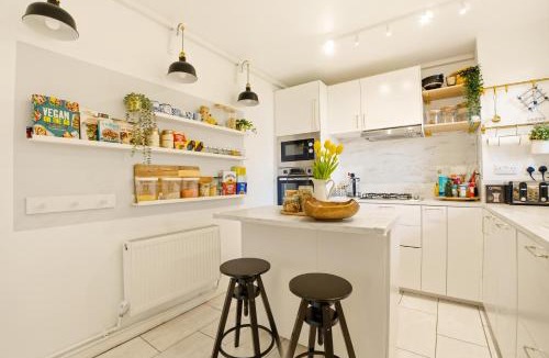 Woolwich Riverside Apartment | Stylish 2-Bed Flat in Woolwich, Central London