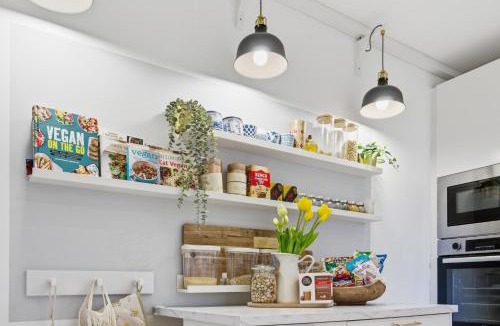 Woolwich Riverside Apartment | Stylish 2-Bed Flat in Woolwich, Central London