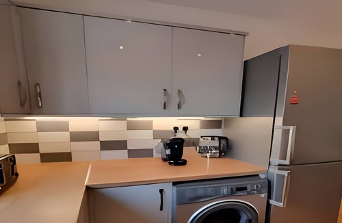 Chatham House | Stylish 2-Bed House | Gated Community | Garden & Netflix