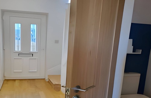 Chatham House | Stylish 2-Bed House | Gated Community | Garden & Netflix