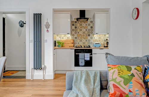 West End Villa | Stylish 2-bed Villa · Garden · Central Edinburgh