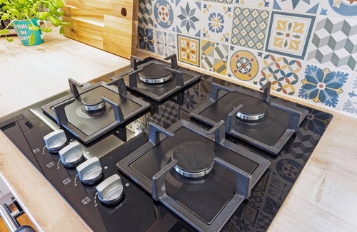 West End Villa | Stylish 2-bed Villa · Garden · Central Edinburgh