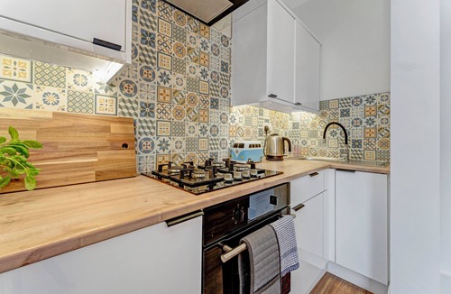 West End Villa | Stylish 2-bed Villa · Garden · Central Edinburgh
