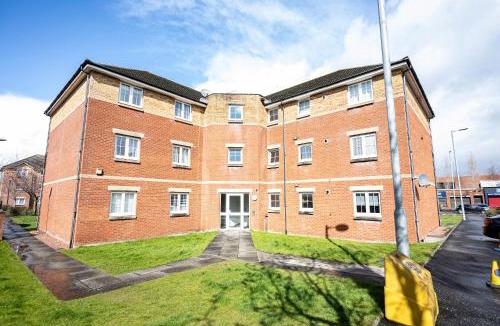 Renfrew Apartment | Stylish 2-Bed with Parking -Easy Access to Glasgow - Pass the Keys