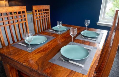 Motherwell Apartment | Stylish 2-Bedroom Apartment in Motherwell I Netflix, Pet Friendly & Train Access