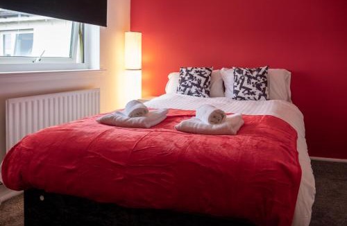 Motherwell Apartment | Stylish 2-Bedroom Apartment in Motherwell I Netflix, Pet Friendly & Train Access