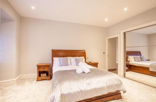 Kelvinbridge Apartment | Stylish 2 Bedroom Apartment In Park Circus, West End