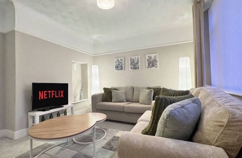 Kirk Sandall House | Stylish 2 Bedroom Home | 3 Beds | Free Parking