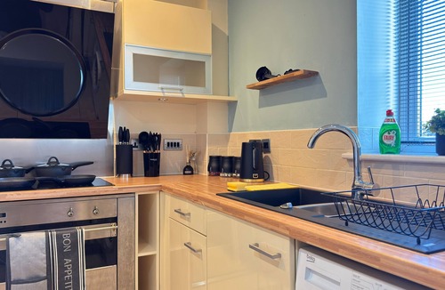 Doncaster Apartment | Stylish 2-Bedrooms | Free Gated Parking | 2 Bathrooms