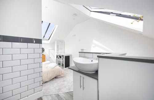 Chesham House | Stylish 2BR Cottage in Chesham
