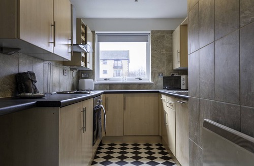 Tradeston Apartment | Stylish 2BR in Riverside Gardens | Perfect for 5