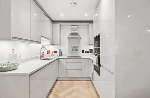 Marlow House | Stylish 2BR Marlow Stay + Parking - By Tempstay