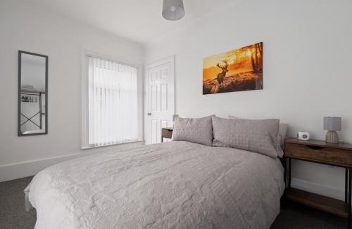 Cleethorpes House | Stylish 3-Bed Home, Free Double Parking, Near Seafront