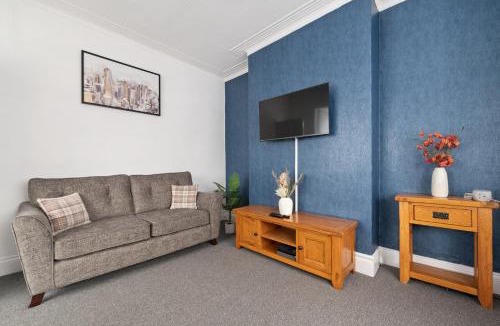 Cleethorpes House | Stylish 3-Bed Home, Free Double Parking, Near Seafront