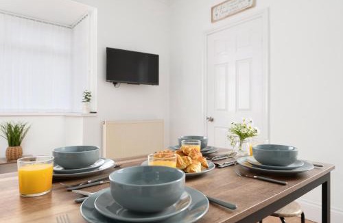 Cleethorpes House | Stylish 3-Bed Home, Free Double Parking, Near Seafront
