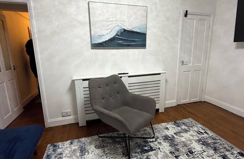 Barking House | Stylish 3BR East London Home | Sleeps 8 | Great Transport Links