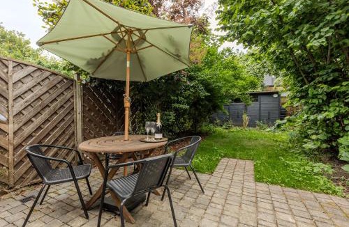 Green Street East Apartment | Stylish 3BR Forest Gate Home with Garden