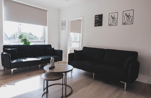 King's Park Apartment | Stylish 3BR Stay by Hampden No 161 with Free Parking