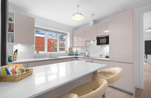Borehamwood House | Stylish 4 Bedroom, 2.5-Bath Home in Borehamwood