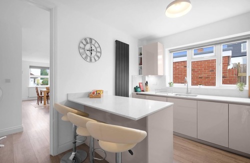 Borehamwood House | Stylish 4 Bedroom, 2.5-Bath Home in Borehamwood
