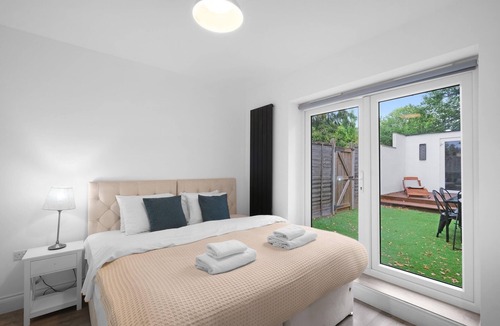 Borehamwood House | Stylish 4 Bedroom, 2.5-Bath Home in Borehamwood