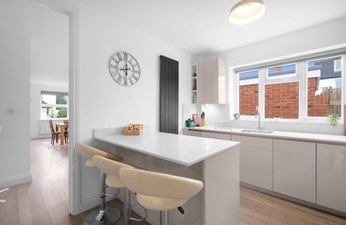 Borehamwood House | Stylish 4 Bedroom, 2.5-Bath Home in Borehamwood