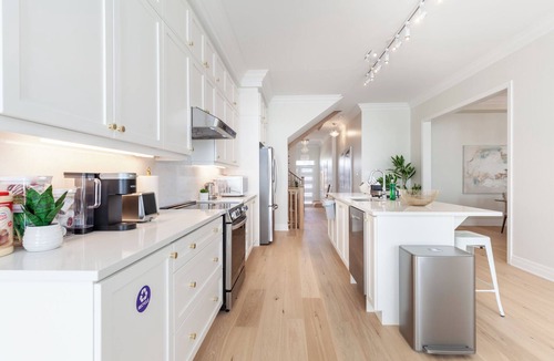 Unionville House | Stylish and Brand New: Your Cozy 4-bedroom Getaway