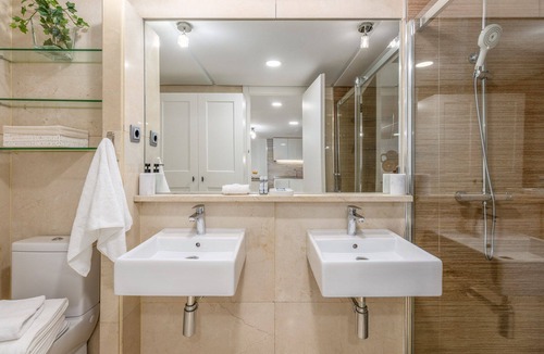 Castellana Apartment | Stylish and Bright Flat in Salamanca District