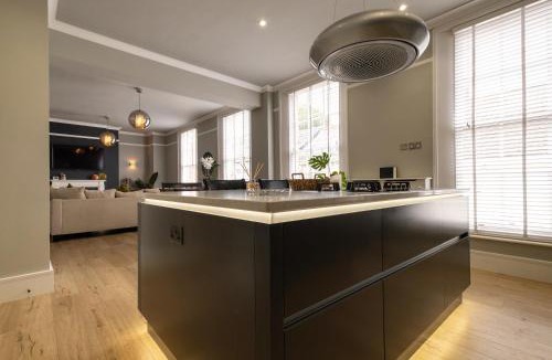 Bury St Edmunds Apartment | Stylish Central Apartment with Parking & Lift