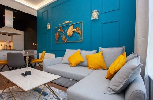 City Centre Glasgow Apartment | Stylish Central Apartment with Parking