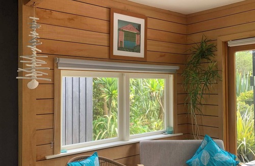 Aramoana House | Stylish Coastal Retreat -near Dunedin city.