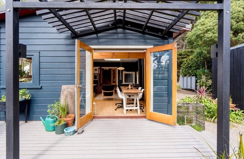 Aramoana House | Stylish Coastal Retreat -near Dunedin city.