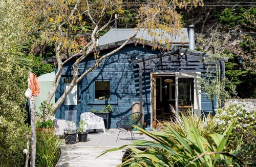 Aramoana House | Stylish Coastal Retreat -near Dunedin city.